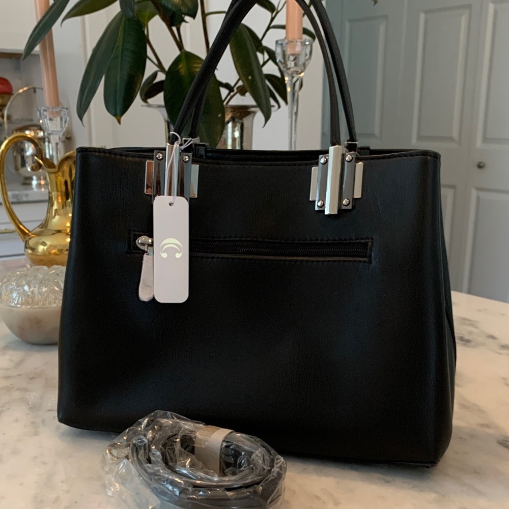Black Handbag🌺🌺🌺. 10x8